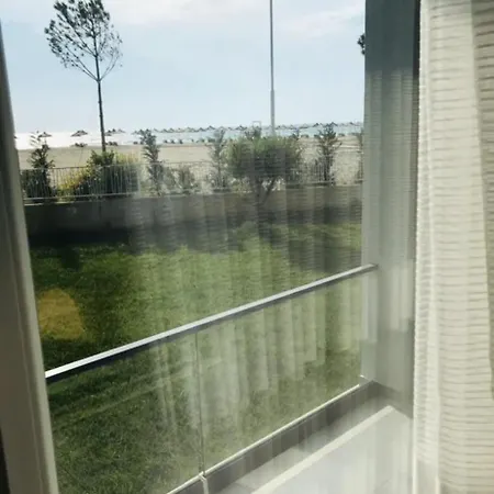 Вилла Cheerful 3 Bedroom With Free Parking Seeview