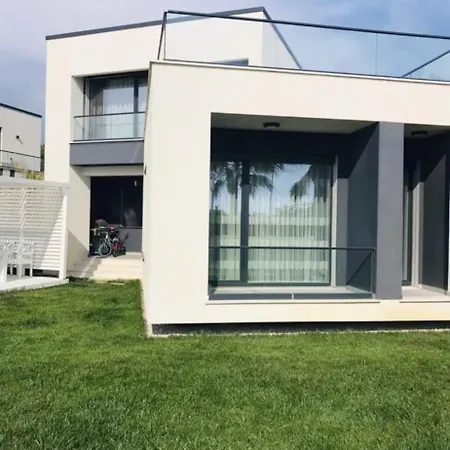 Villa Cheerful 3 Bedroom With Free Parking Seeview *