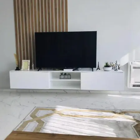 Cheerful 3 Bedroom With Free Parking Seeview فيلة