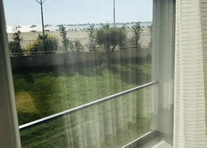 Villa Cheerful 3 Bedroom With Free Parking Seeview